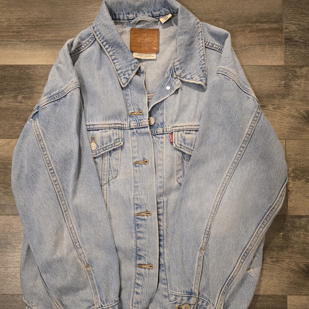 Levi's Blue Lightweight Shirt Jacket with Classic Design